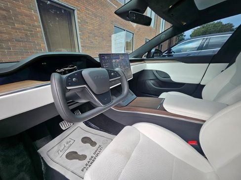 Used 2025 Tesla Model S AWD/4WD image 38