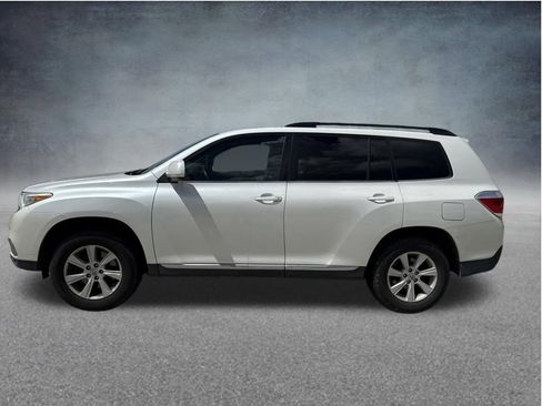 Used 2013 Toyota Highlander SE FWD image 3