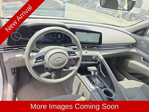 Used 2024 Hyundai Elantra SEL FWD image 12