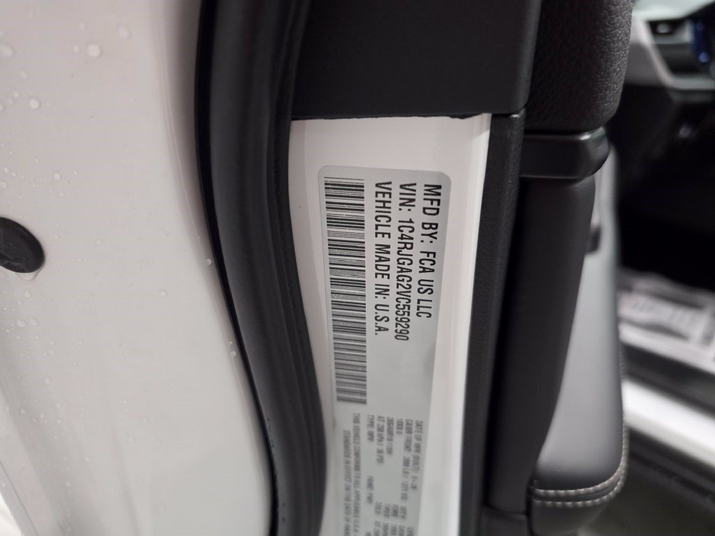 New 2027 Jeep Grand Cherokee Laredo X RWD image 14