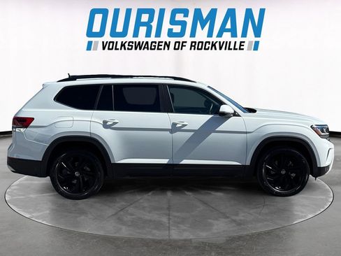 Used 2023 Volkswagen Atlas SE w/ Panoramic Sunroof Package FWD image 7