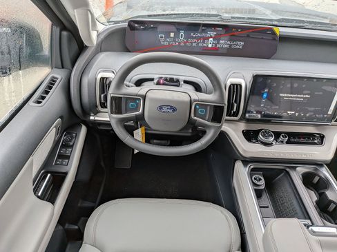 New 2025 Ford Expedition Max Active image 16