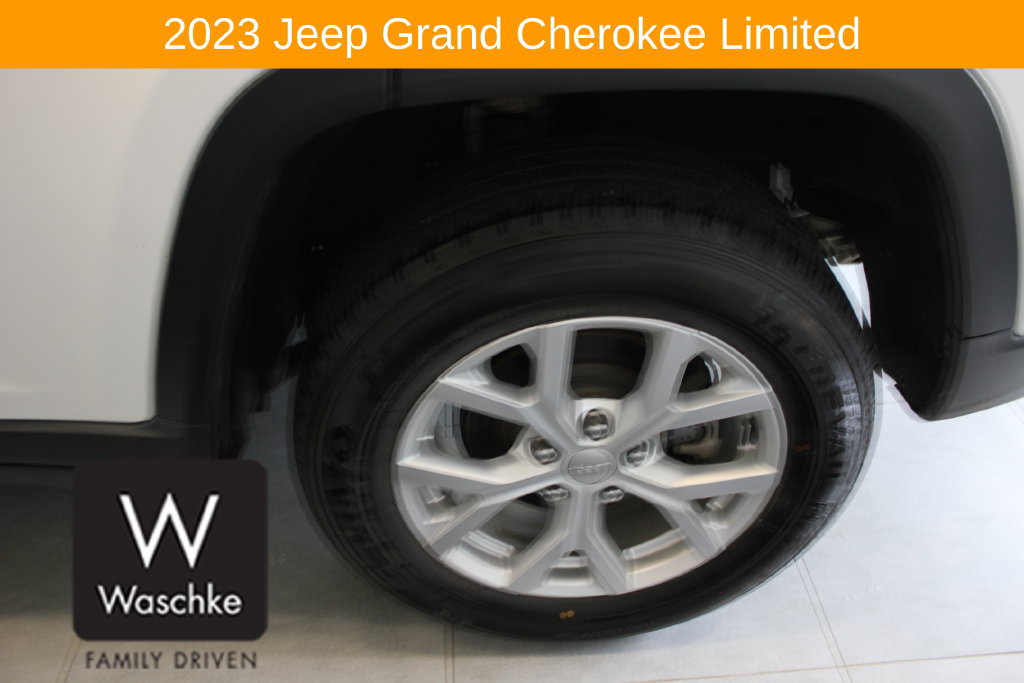 Used 2023 Jeep Grand Cherokee Limited w/ Trailer Tow Prep Group (B) AWD/4WD image 13