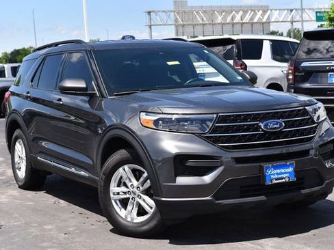 Used 2020 Ford Explorer XLT w/ Comfort Package AWD/4WD image 2