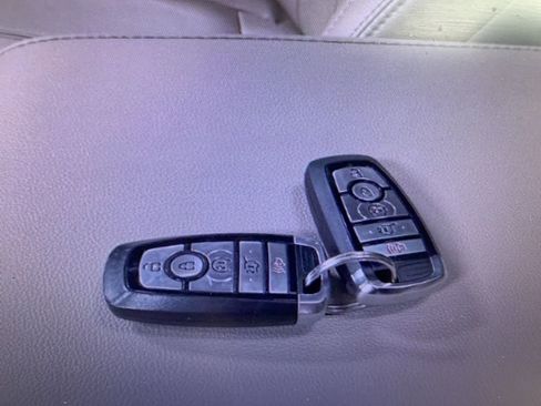 Used 2024 Ford Expedition Max Limited image 19