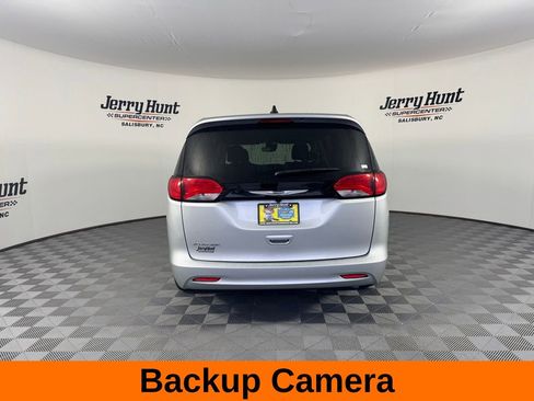 Used 2024 Chrysler Voyager LX image 8