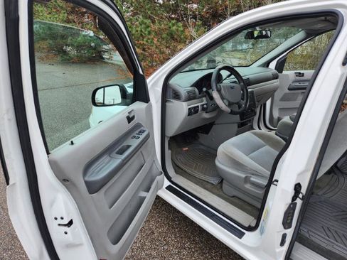 Used 2005 Ford Freestar S image 9