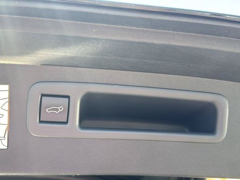 Used 2024 Toyota Highlander Platinum FWD image 34