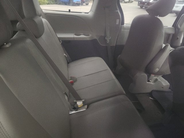Used 2017 Toyota Sienna XLE AWD/4WD image 5