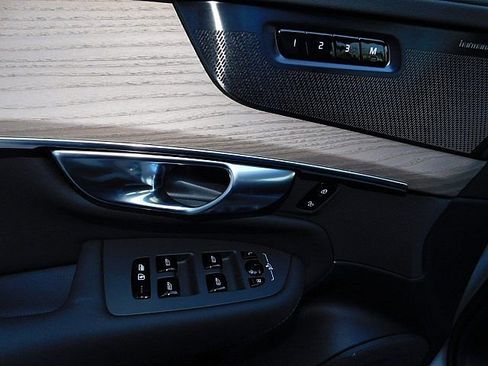 New 2026 Volvo XC90 B6 Plus w/ Protection Package Premier image 16