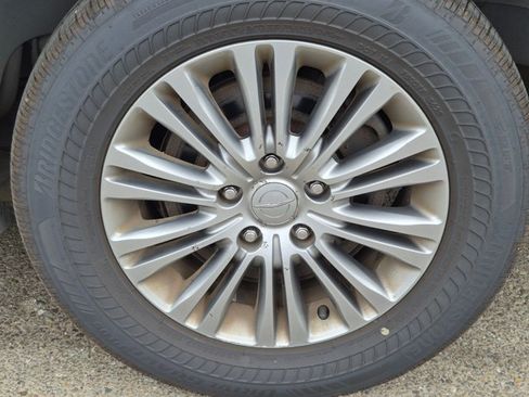 Used 2014 Chrysler Town & Country Touring-L w/ Driver Convenience Group FWD image 15