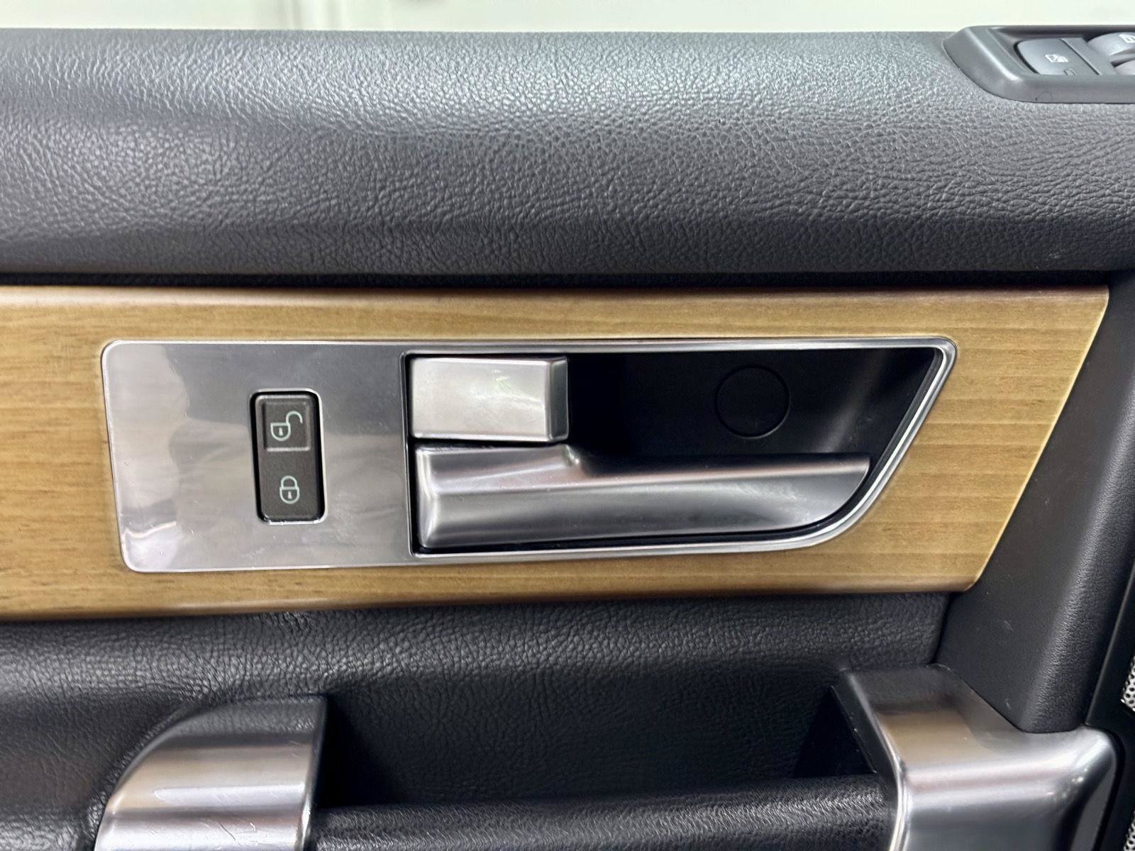 Used 2016 Land Rover LR4 AWD/4WD image 15