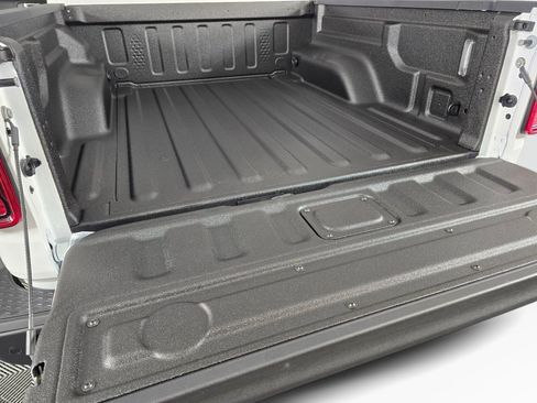 New 2026 Jeep Gladiator Sport AWD/4WD image 18