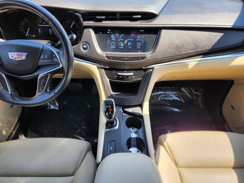 Used 2019 Cadillac XT5 FWD image 12