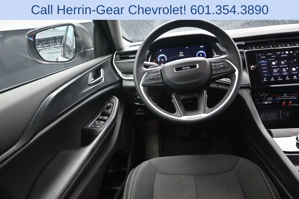 Used 2023 Jeep Grand Cherokee L Laredo RWD image 29