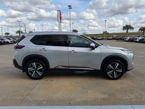 Used 2022 Nissan Rogue SL w/ SL Premium Package image 6