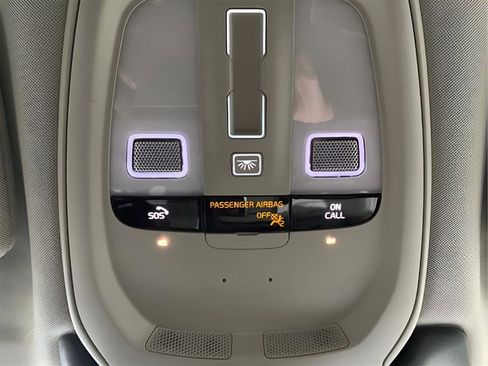 Used 2022 Volvo V90 B6 Cross Country image 25