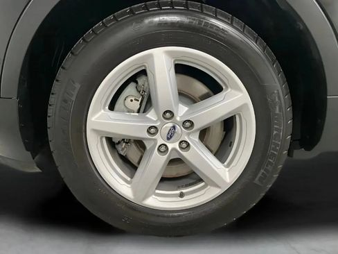 Used 2018 Ford Explorer XLT w/ Equipment Group 201A FWD image 25