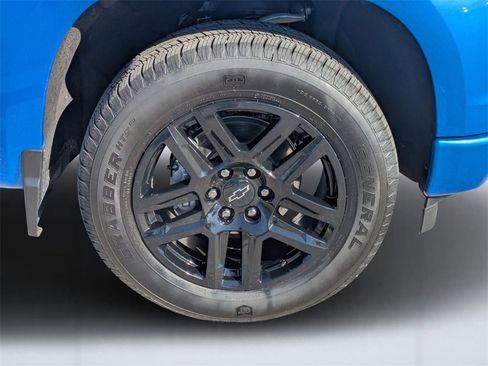 Used 2025 Chevrolet Silverado 1500 Custom image 10