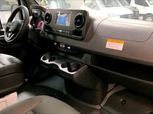 Used 2024 Mercedes-Benz Sprinter 2500 image 11