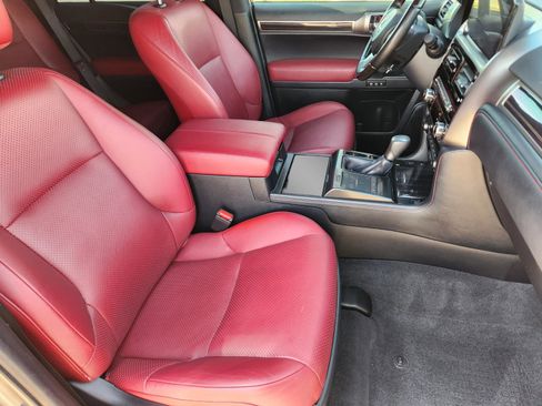 Used 2022 Lexus GX 460 Luxury w/ Off Road Package image 32