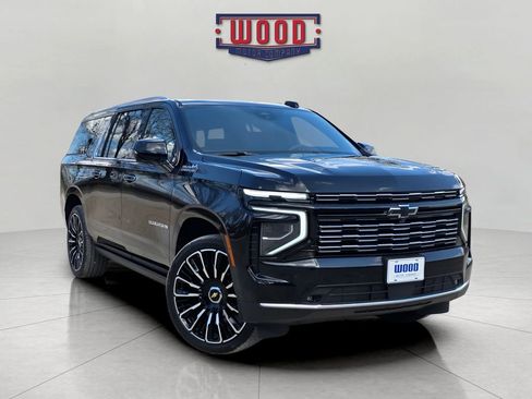 Used 2025 Chevrolet Suburban High Country AWD/4WD image 1