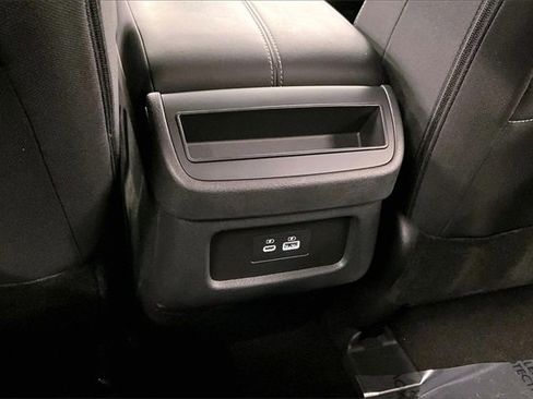 Used 2024 Nissan Pathfinder S image 27