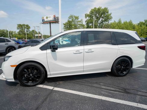 Used 2024 Honda Odyssey Sport image 3