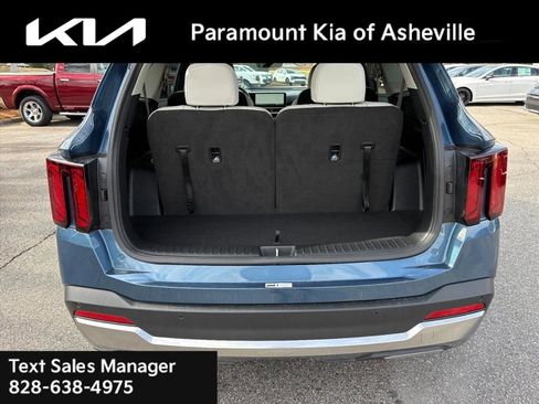 Used 2025 Kia Sorento EX image 29