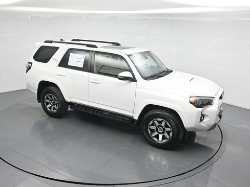 Used 2022 Toyota 4Runner TRD Off-Road Premium AWD/4WD image 39