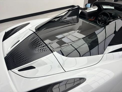 Used 2024 McLaren 750S Spider RWD image 34