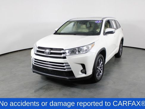 Used 2017 Toyota Highlander XLE FWD image 2
