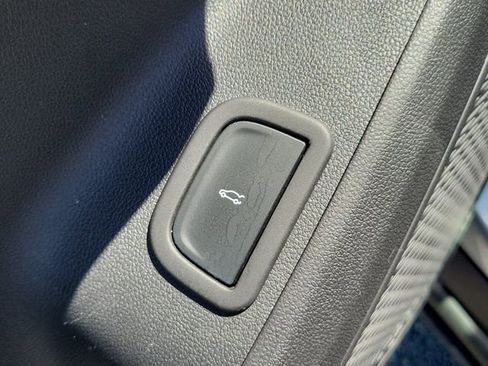 Certified 2025 Chevrolet Traverse LT FWD image 25