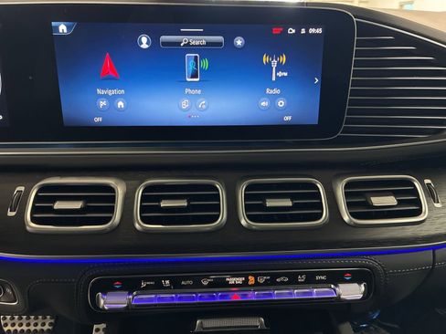 New 2026 Mercedes-Benz GLS 580 4MATIC image 9