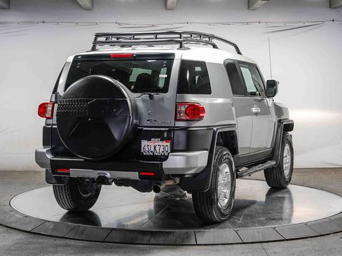 Used 2011 Toyota FJ Cruiser 4WD w/ Convenience Pkg image 4