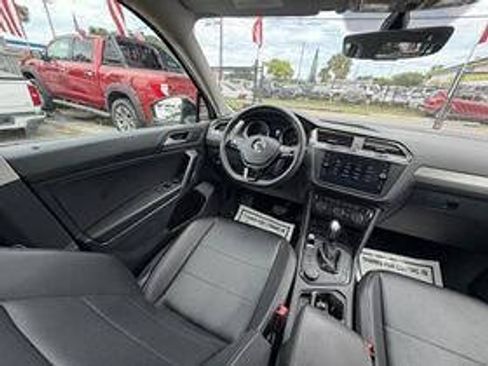 Used 2021 Volkswagen Tiguan SE w/ Panoramic Sunroof Package AWD/4WD image 12