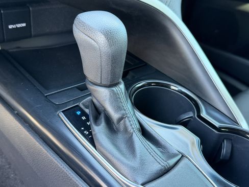 Used 2019 Toyota Camry LE w/ Carpet Mat Package FWD image 22