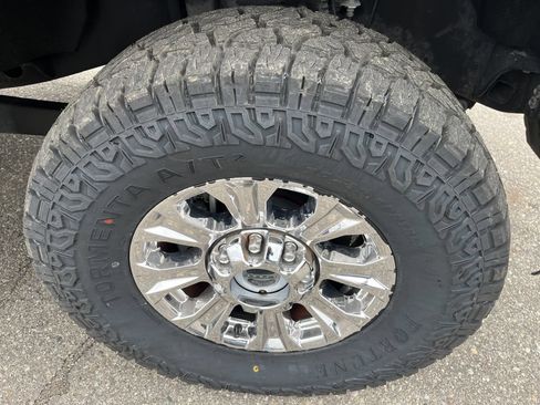 Used 2019 Ford F250 XLT w/ XLT Premium Package AWD/4WD image 15