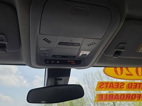 Used 2020 Chevrolet Equinox LT image 23