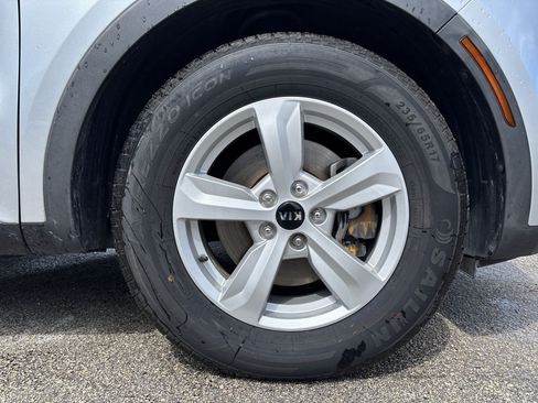 Used 2021 Kia Sorento LX FWD image 18