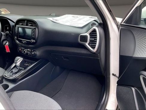 Used 2023 Kia Soul LX w/ LX Technology Package FWD image 15