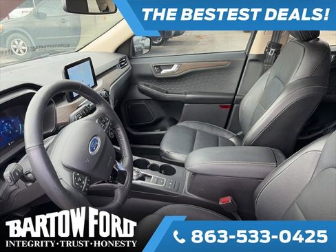 Used 2020 Ford Escape Titanium image 10