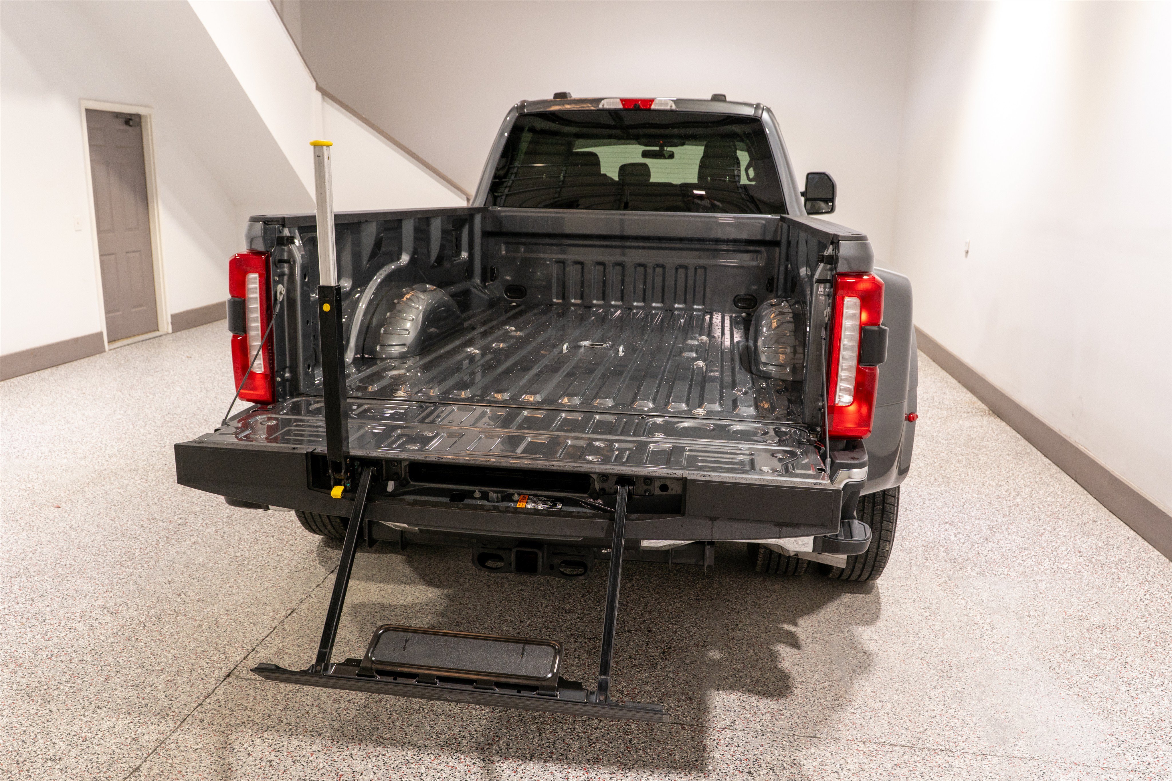 Used 2026 Ford F350 XLT w/ XLT Premium Package AWD/4WD image 12