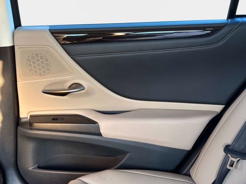 Used 2019 Lexus ES 350 w/ Premium Package image 12