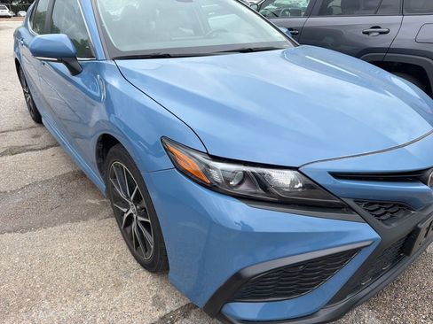 Used 2024 Toyota Camry SE w/ Convenience Package image 3