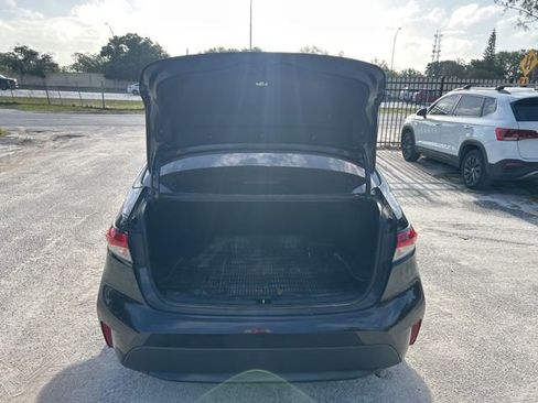 Used 2022 Toyota Corolla LE image 7