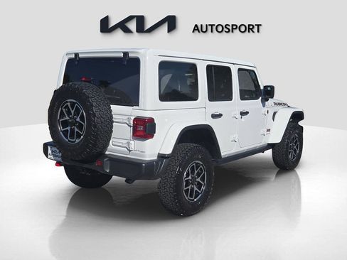 Used 2025 Jeep Wrangler Unlimited Rubicon w/ Technology Group image 8