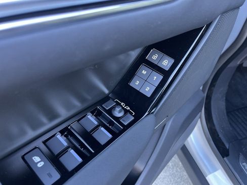 New 2025 Land Rover Range Rover Velar Dynamic SE image 20