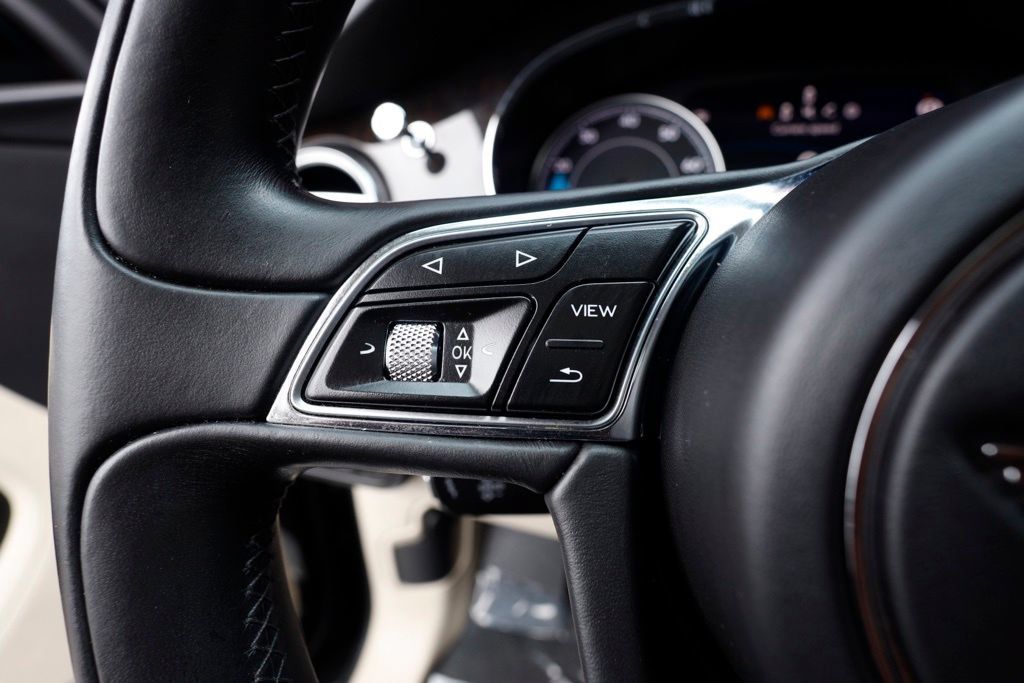 Used 2019 Bentley Bentayga AWD/4WD image 22