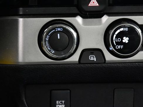 Used 2018 Toyota Tacoma SR image 24